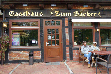 BAK vor dem Gasthaus "Zum Bäcker" BAK vor dem Gasthaus "Zum Bäcker"