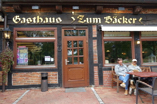 BAK vor dem Gasthaus "Zum Bäcker" BAK vor dem Gasthaus "Zum Bäcker"